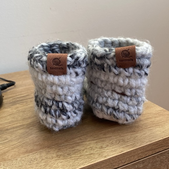 Wool shearling baby booties size 6-12 months - Picture 3 of 6